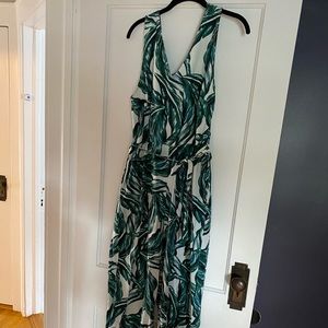 Beachy linen open-back (bra-friendly!) jumpsuit